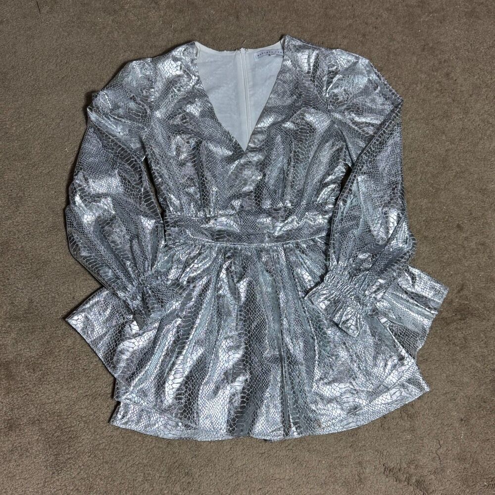 Endless Rose Snakeskin Metallic Romper Silver Long Sleeve Pleated V-Neck Size XS - Picture 3 of 8